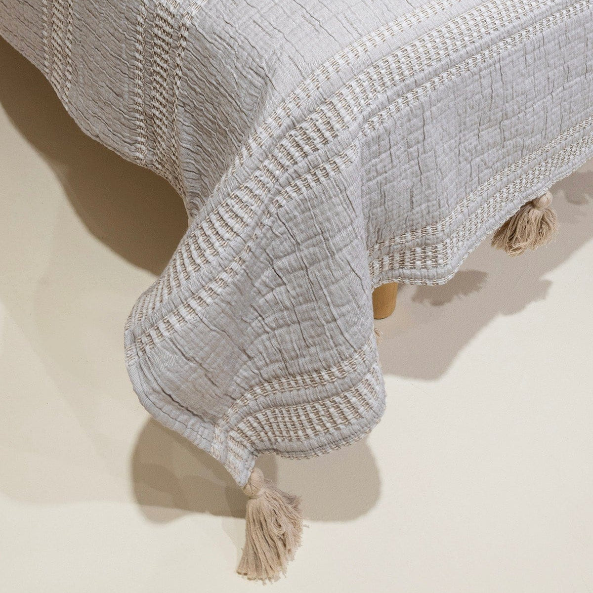 Assos Bej Çift Kişilik Yatak Örtüsü 230x250 5036