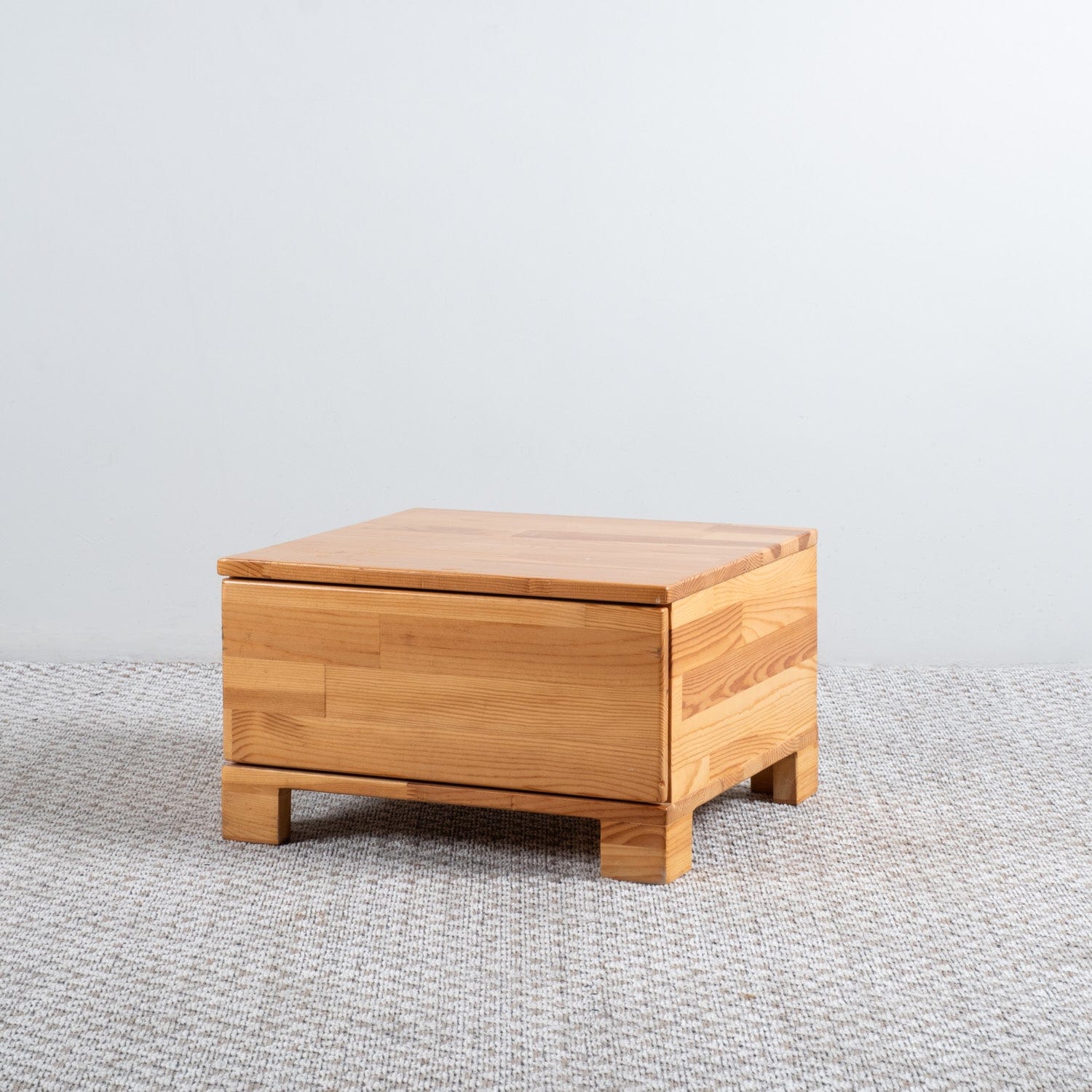 Çekmeceli Mini Komodin 0561