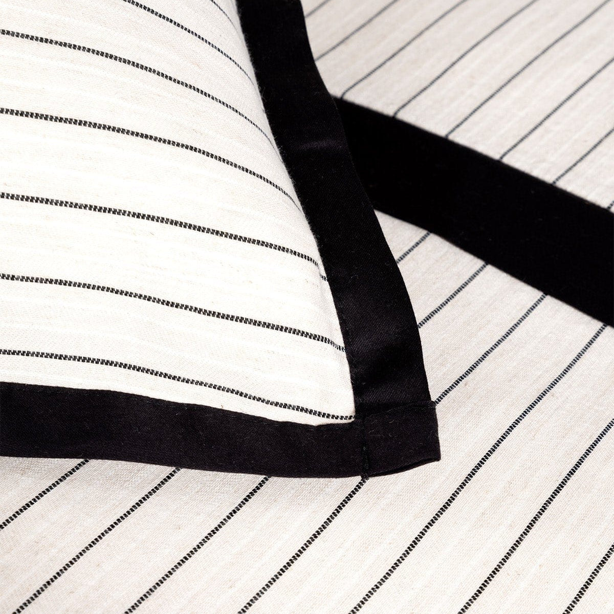 Clasıy Bej/Siyah Çizgili Çift Kişilik Nevresim Takımı 2504