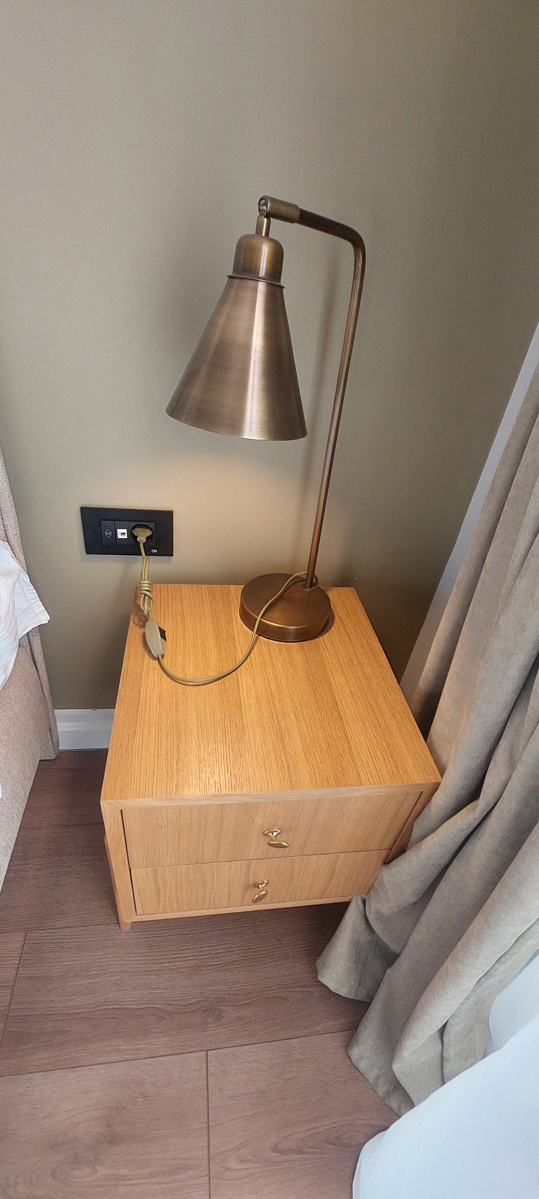 Elephant 2-Drawer Nightstand Oak 11398