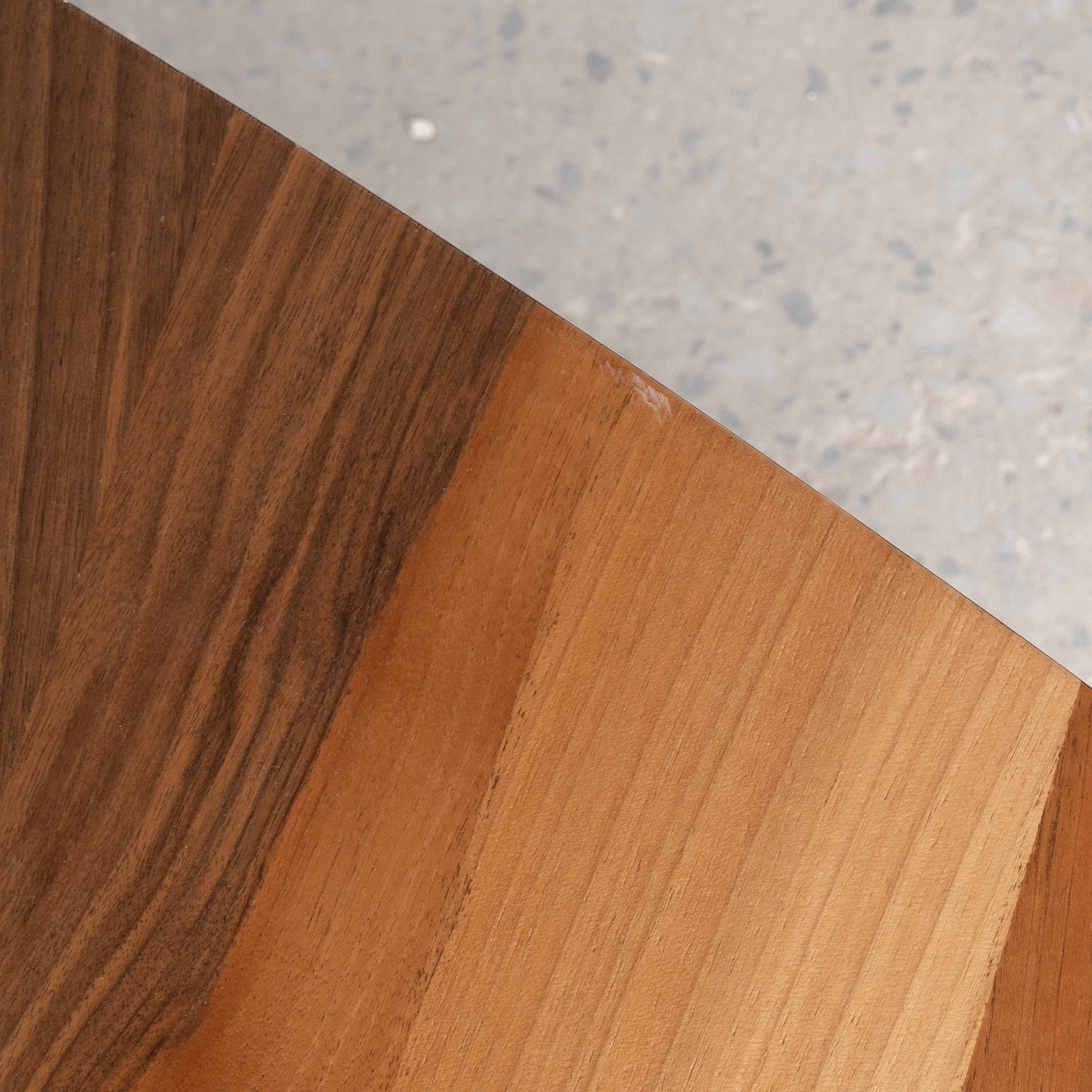 Helsinki Üçgen Ceviz Orta Sehpa 10042