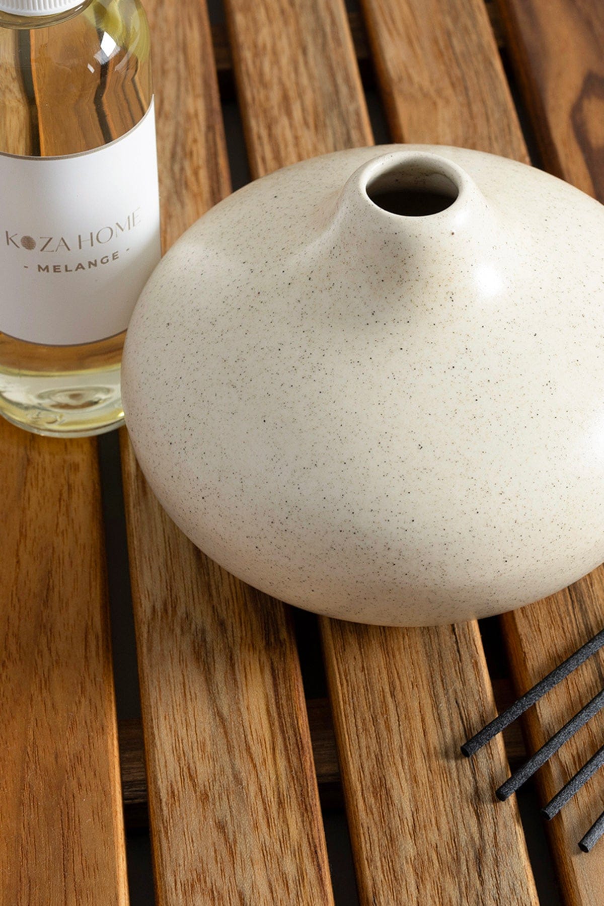 Melange Ceramic Woody Room Fragrance with Bamboo Sticks 200ML 2020