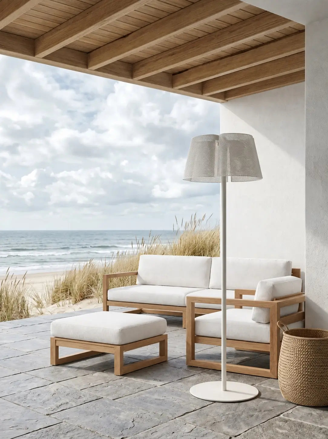 Olii Solar Outdoor Floor Lamp