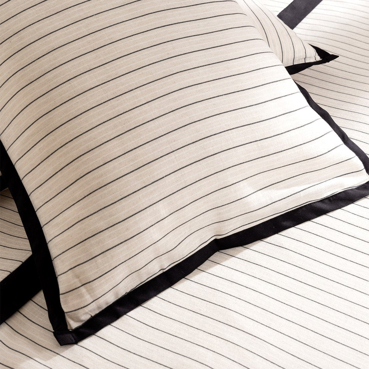 Clasıy Bej/Siyah Çizgili Çift Kişilik Nevresim Takımı 2504