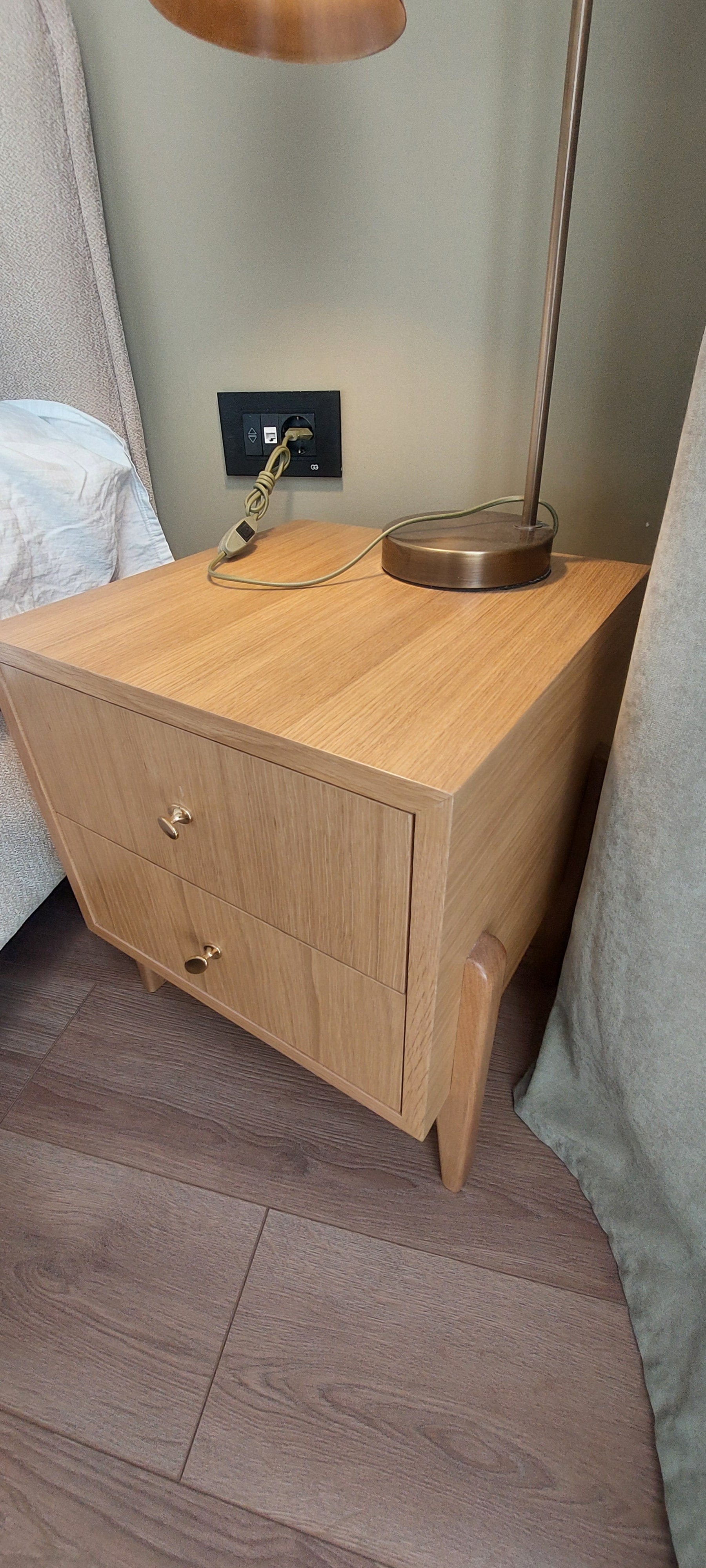 Elephant 2-Drawer Nightstand Oak 11398