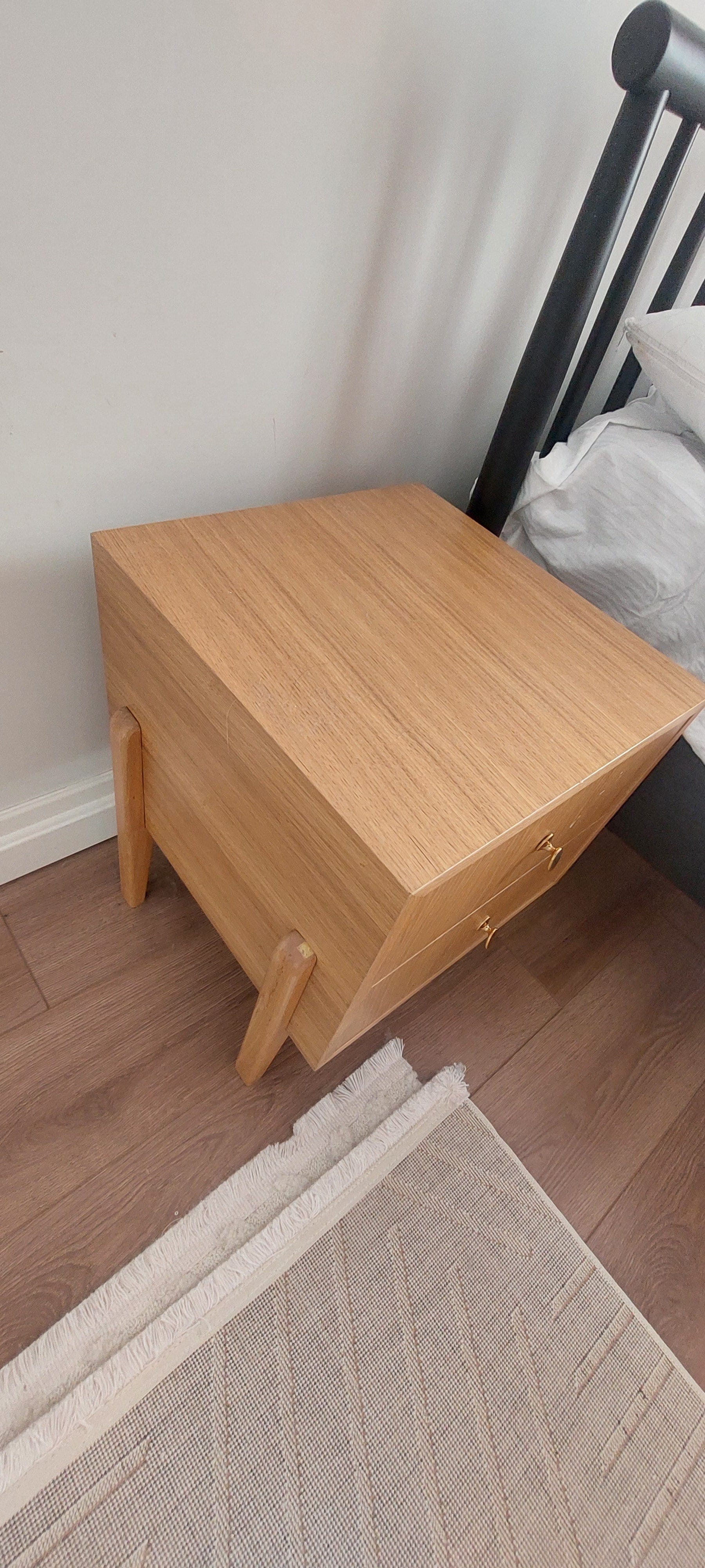 Elephant 2-Drawer Nightstand Oak 11404