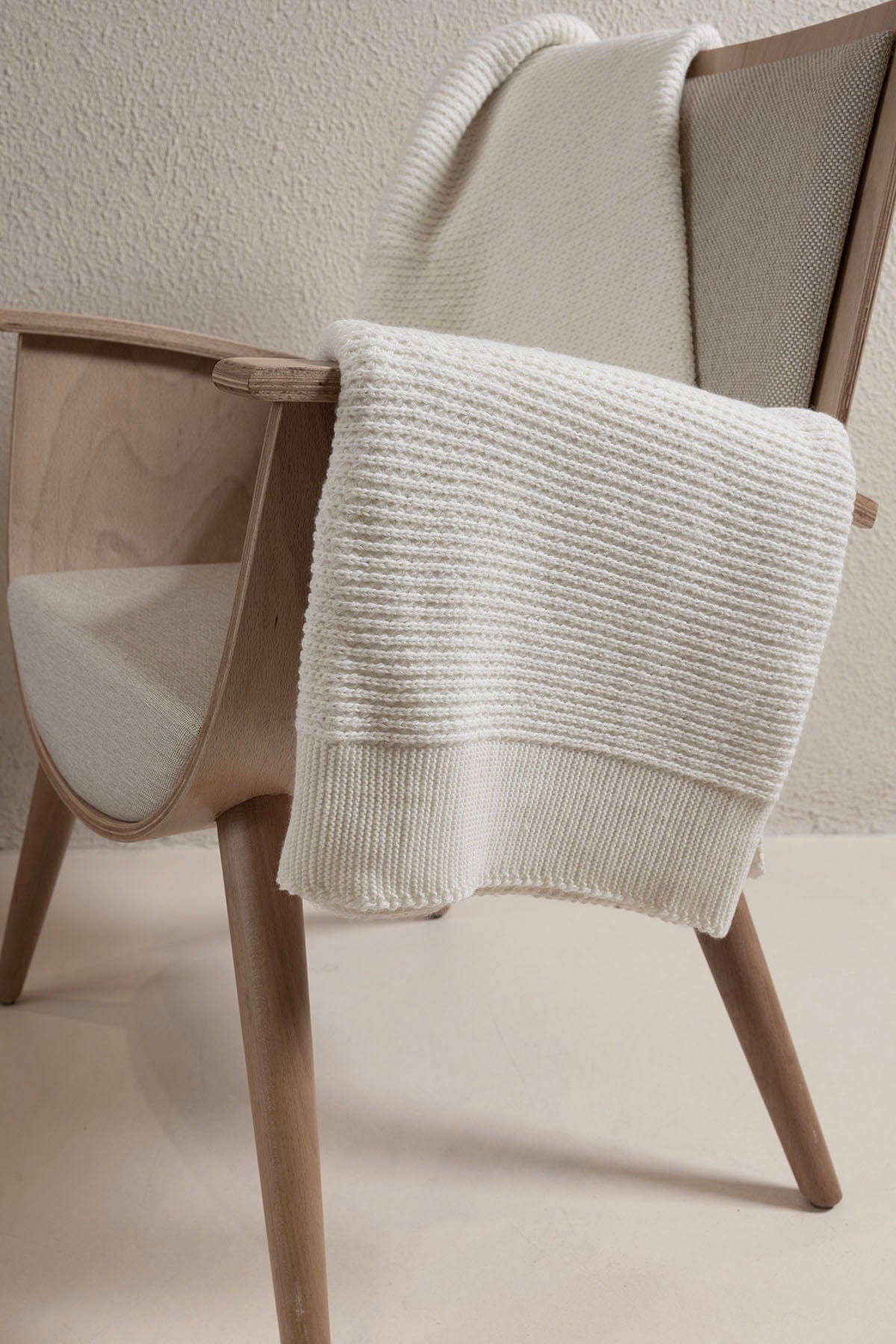 Miel Cream Pom-Pom Edge TV Blanket 130x170 37102