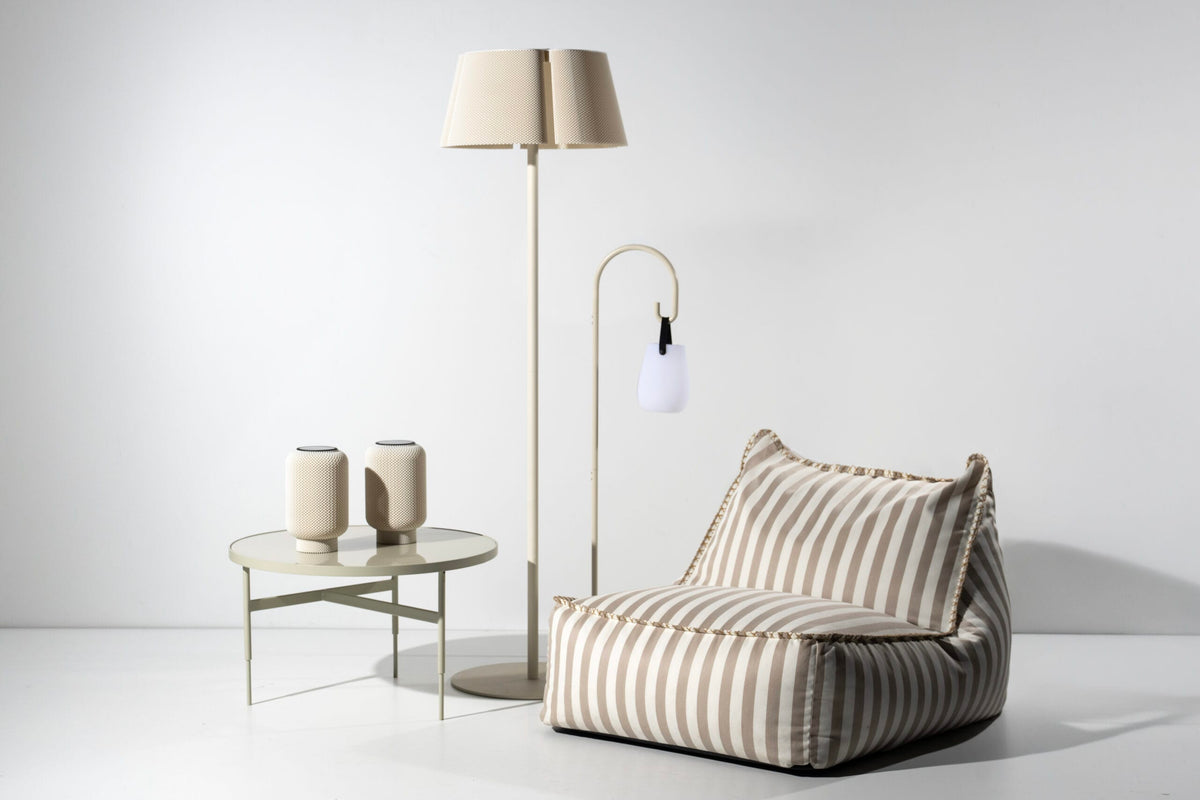 Olii Solar Outdoor Floor Lamp